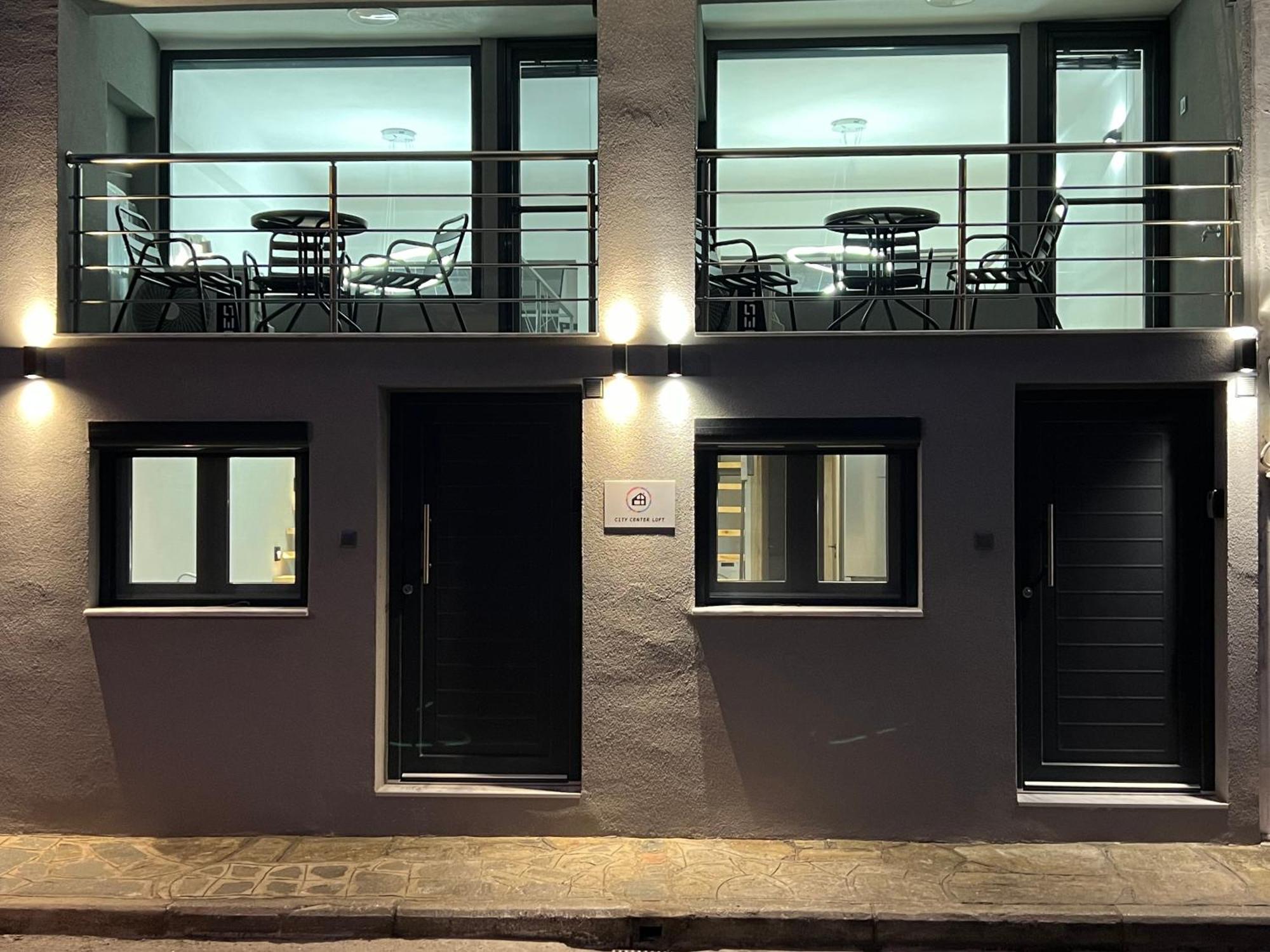 Center Loft With Private Parking *