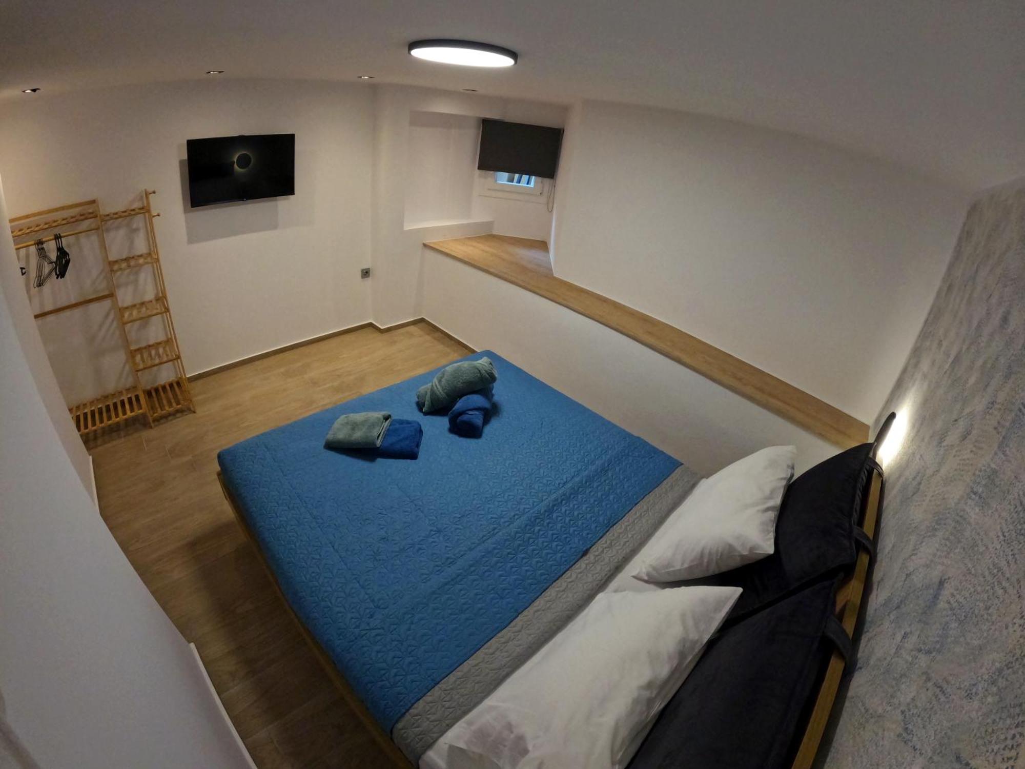 Center Loft With Private Parking