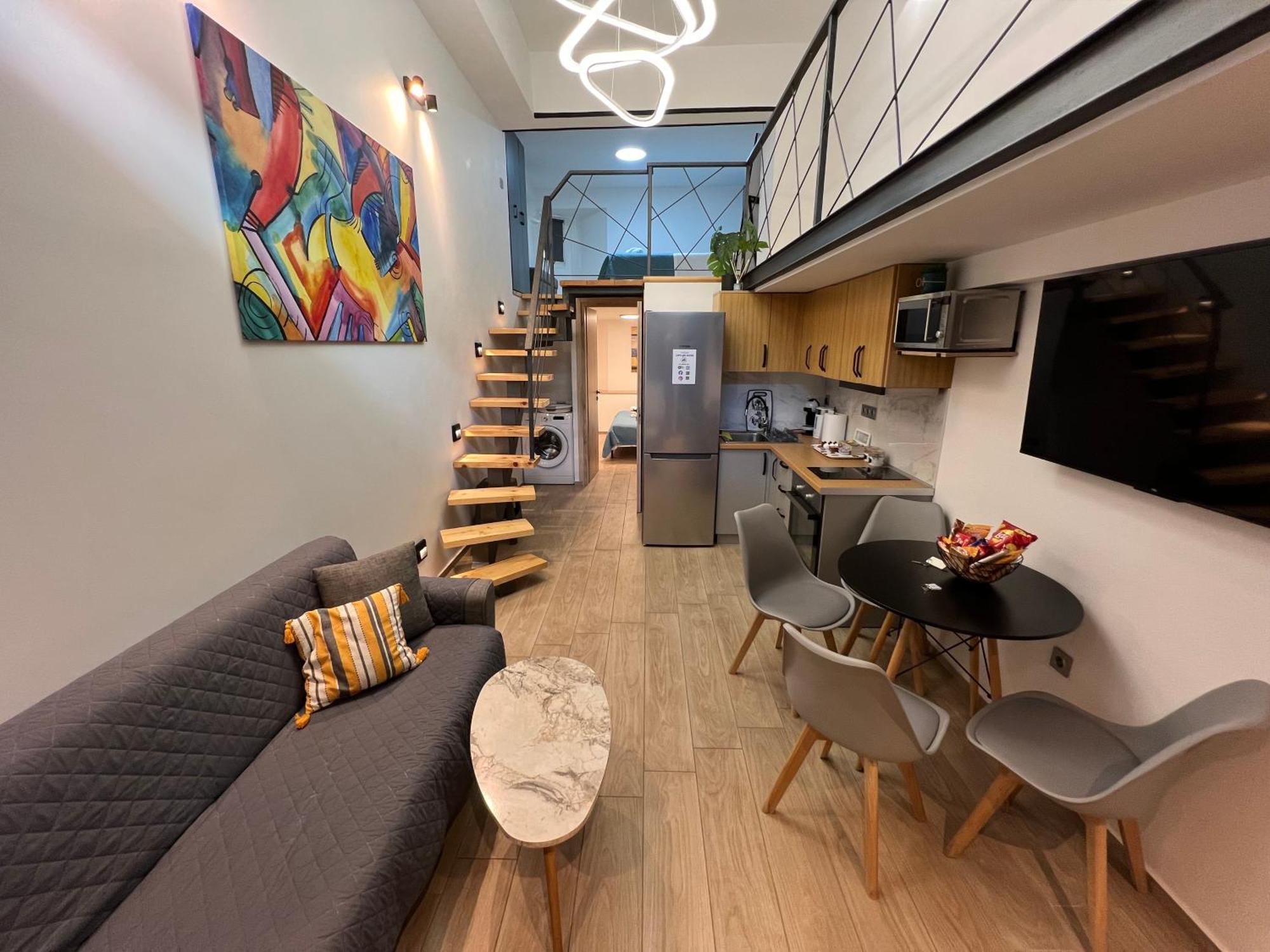 Center Loft With Private Parking