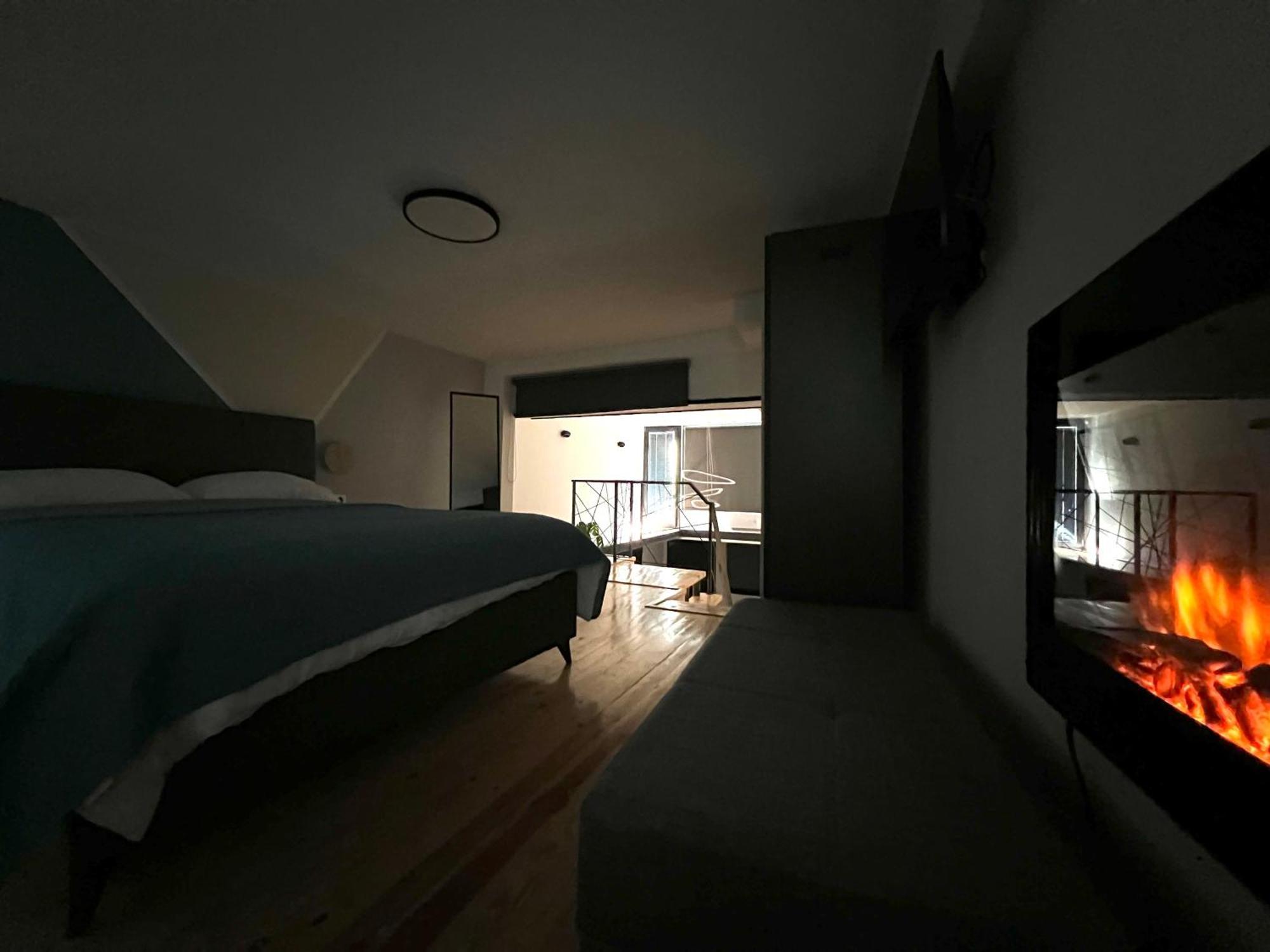 Apartment Center Loft With Private Parking